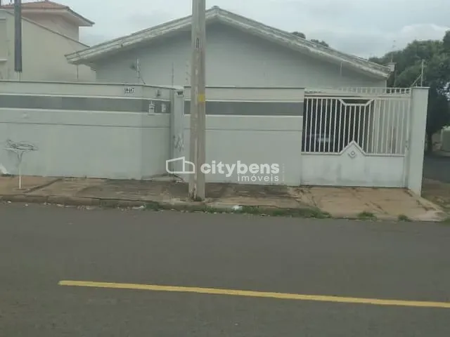Casa 3 quartos e 3 banheiros, à venda, no bairro Vila Nova em Araçatuba