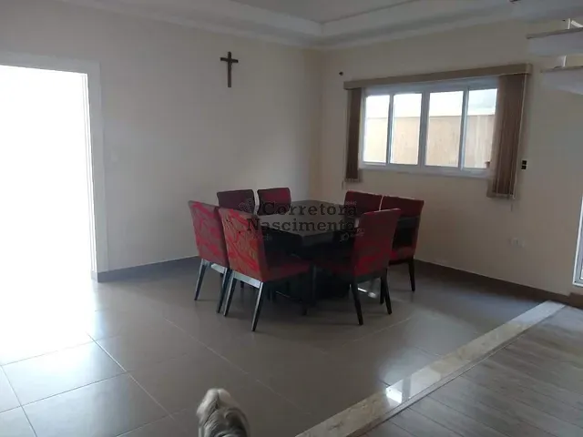 Casa com 300m² 4 quartos e 4 banheiros, à venda, no bairro Vila Branca em Jacareí