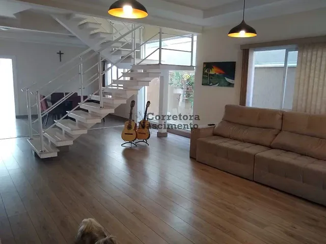 Casa com 300m² 4 quartos e 4 banheiros, à venda, no bairro Vila Branca em Jacareí