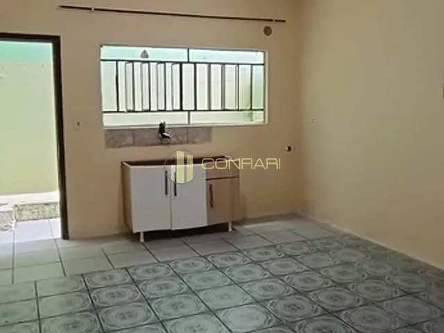Casa com 178m², à venda, no bairro Meia Praia em Itapema