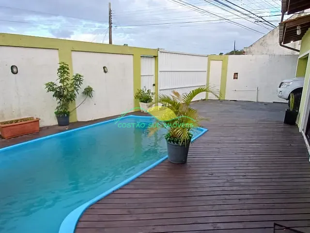 Casa com 287m² 2 quartos e 2 banheiros, à venda, no bairro Ribeirão da Ilha em Florianópolis