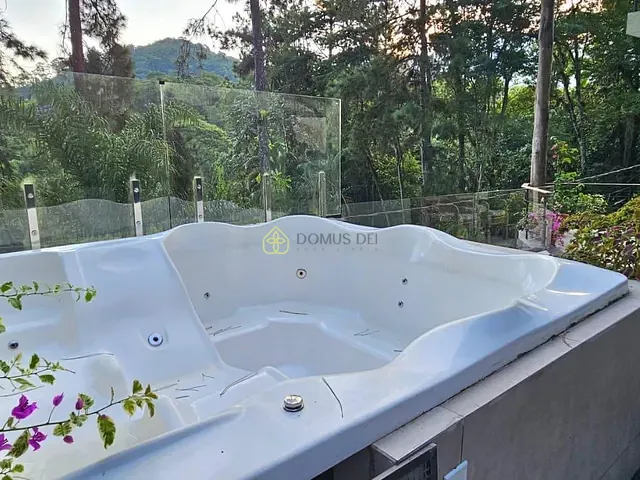 Casa com 480m² 5 quartos e 5 banheiros, à venda, no bairro Penedo em Penedo