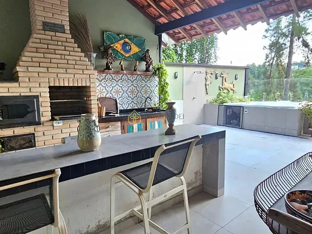 Casa com 480m² 5 quartos e 5 banheiros, à venda, no bairro Penedo em Penedo