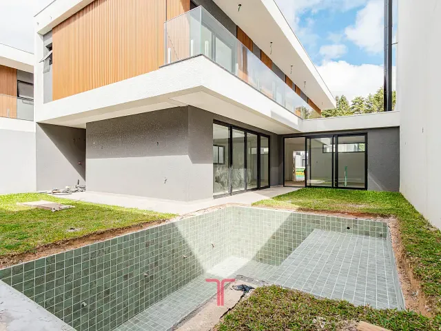 Casa com 312m² 4 quartos e 4 banheiros, à venda, no bairro Mercês em Curitiba
