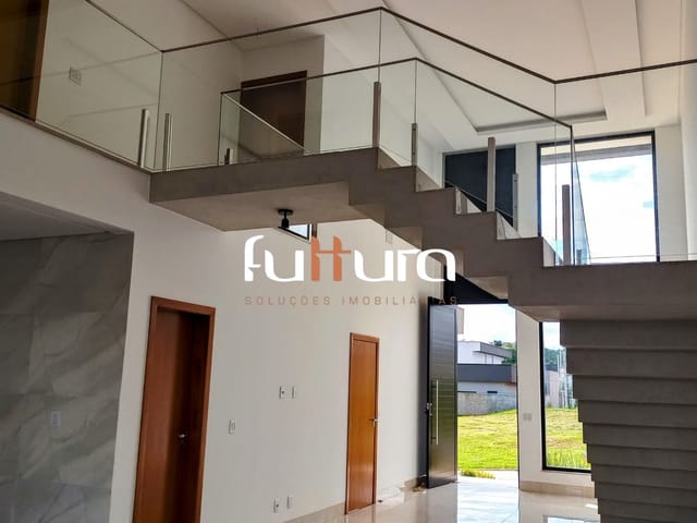 Casa com 300m² 4 quartos e 5 banheiros, para alugar, no bairro Jardins Bolonha em Senador Canedo