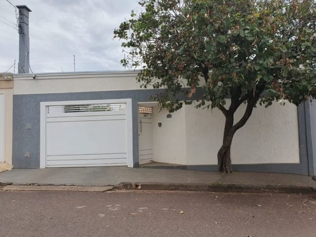 Casa com 420m² 3 quartos e 4 banheiros, à venda, no bairro Bosque da Saúde em Birigüi