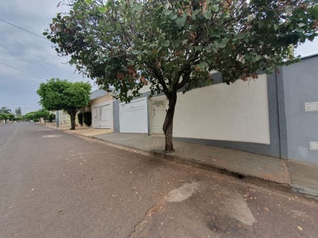 Casa com 420m² 3 quartos e 4 banheiros, à venda, no bairro Bosque da Saúde em Birigüi