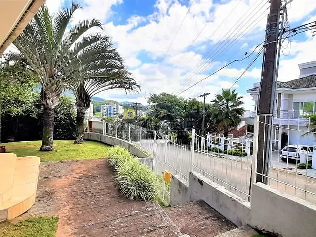 Casa com 570m² 4 quartos e 3 banheiros, à venda, no bairro Cidade Universitária Pedra Branca em Palhoça