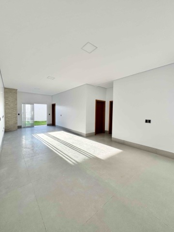 Casa com 250m² 3 quartos e 2 banheiros, à venda, no bairro Montserrat em Nova Mutum