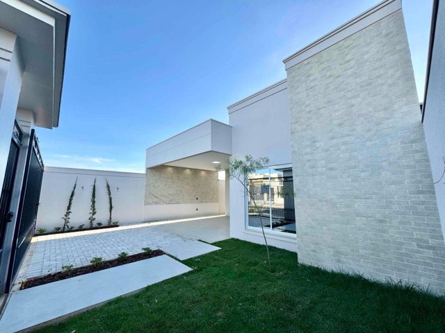 Casa com 250m² 3 quartos e 2 banheiros, à venda, no bairro Montserrat em Nova Mutum