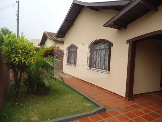 Casa 3 quartos e 2 banheiros, à venda, no bairro Jardim Los Angelis em Rolândia