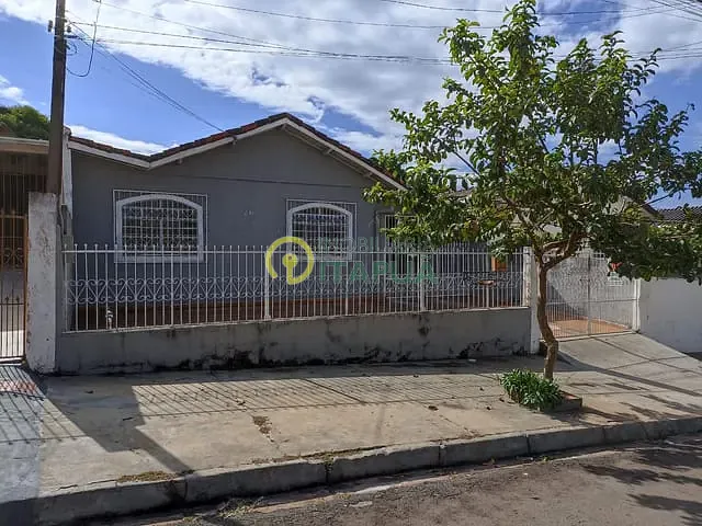 Casa com 200m² 3 quartos e 1 banheiro, à venda, no bairro Sebastião de Melo César em Londrina