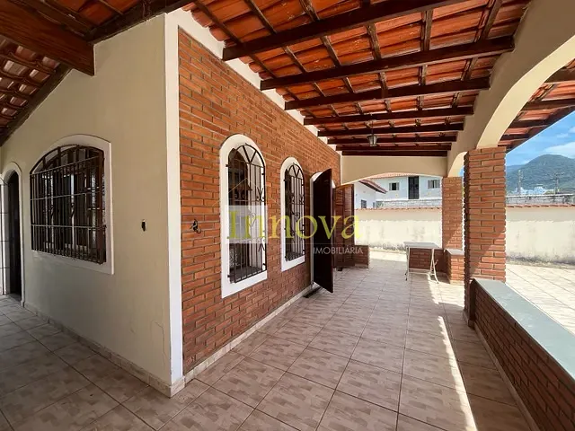 Casa com 375m² 3 quartos e 2 banheiros, à venda, no bairro martim de sa em Caraguatatuba