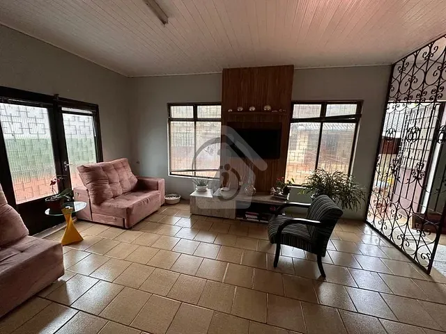 Casa com 400m² 3 quartos e 2 banheiros, à venda, no bairro Oriental em Estrela