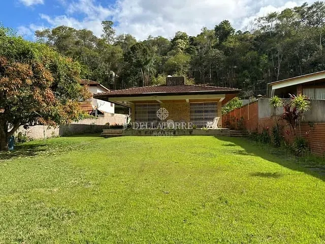 Casa com 1100m² 5 quartos e 5 banheiros, à venda, no bairro Golfe em Teresópolis