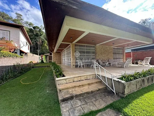 Casa com 1100m² 5 quartos e 5 banheiros, à venda, no bairro Golfe em Teresópolis