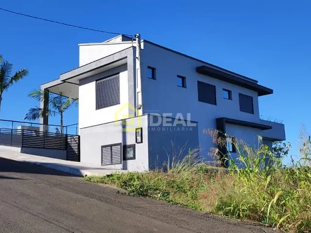 Casa 3 quartos e 3 banheiros, à venda, no bairro São Cristóvão em Concórdia