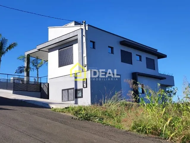 Casa 3 quartos e 3 banheiros, à venda, no bairro São Cristóvão em Concórdia