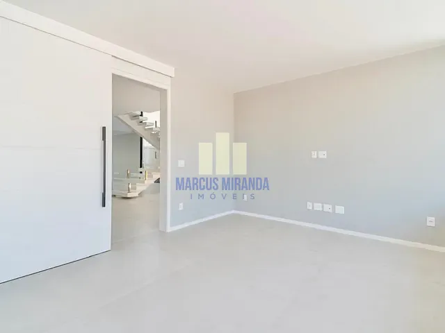 Casa com 715m² 5 quartos e 8 banheiros, à venda, no bairro Barra da Tijuca em Rio de Janeiro