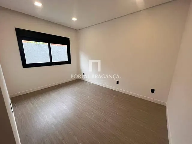 Casa com 648m² 4 quartos e 5 banheiros, à venda, no bairro Condomínio Residencial Campos do Conde em Bragança Paulista