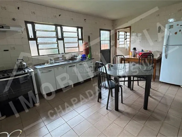 Casa 4 quartos e 2 banheiros, para alugar, no bairro CENTRO em Chapadão do Sul
