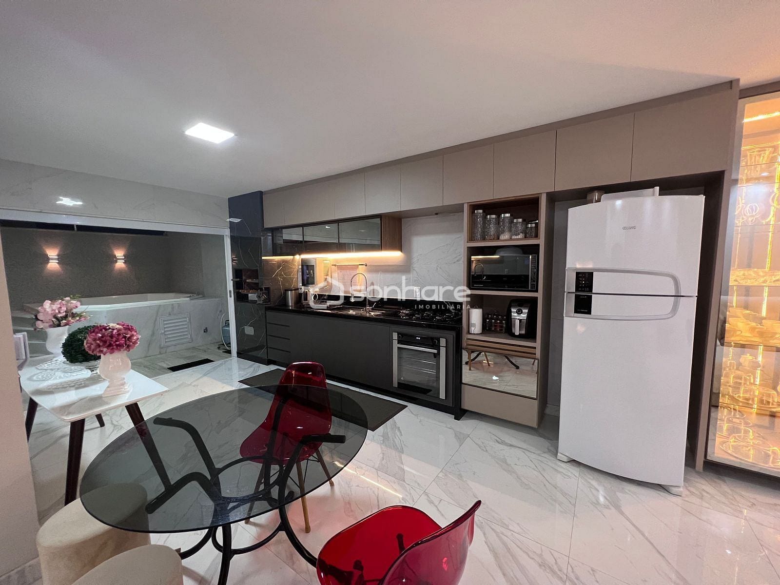Casa à venda e aluguel com 3 quartos, 180m² - Foto 8
