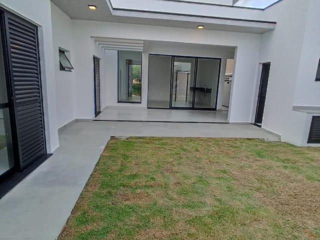 Casa com 313m² 4 quartos e 5 banheiros, à venda, no bairro Residencial Colina do Belem em Taubaté