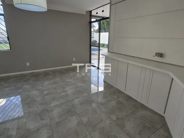 Casa 4 quartos e 7 banheiros, para alugar, no bairro Vila Paraíba em Guaratinguetá