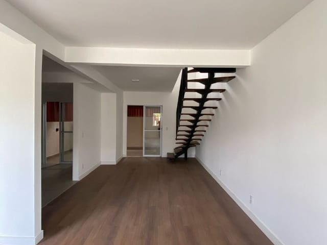 Sobrado 2 quartos e 1 banheiro, à venda, no bairro Ponte Nova em Extrema