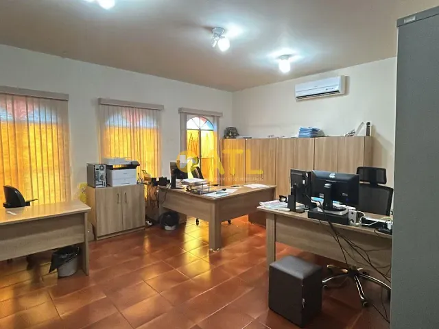 Casa 3 quartos e 2 banheiros, à venda, no bairro Nova Ourinhos em Ourinhos