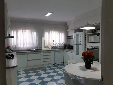 Casa, 3 quartos, 270 m² - Foto 13