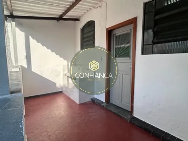 Casa 2 quartos e 3 banheiros, para alugar, no bairro Boa Vista em Belo Horizonte