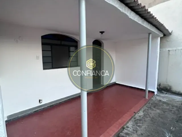 Casa 2 quartos e 3 banheiros, para alugar, no bairro Boa Vista em Belo Horizonte