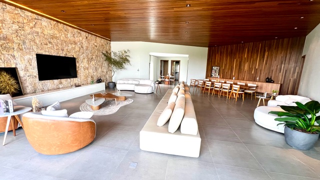 Casa com 1500m² 4 quartos e 7 banheiros, à venda, no bairro Estância Santa Paula em Cambé