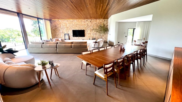 Casa com 1500m² 4 quartos e 7 banheiros, à venda, no bairro Estância Santa Paula em Cambé