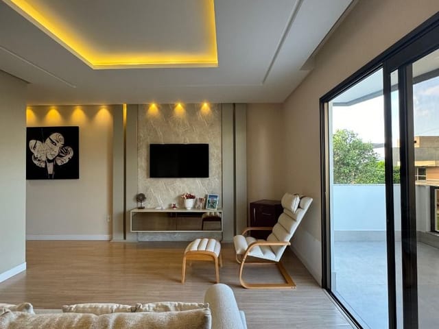 Casa com 500m² 4 quartos e 5 banheiros, à venda, no bairro Boulevard Lagoa em Serra
