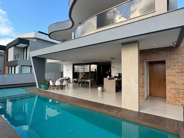 Casa com 500m² 4 quartos e 5 banheiros, à venda, no bairro Boulevard Lagoa em Serra