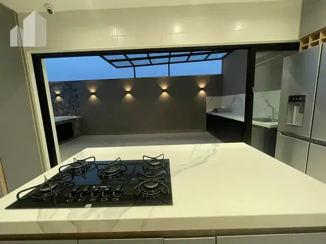 Casa com 400m² 4 quartos e 4 banheiros, à venda, no bairro Centro em Nova Iguaçu