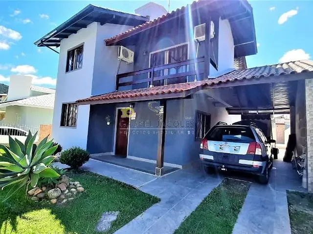 Casa com 360m² 3 quartos e 4 banheiros, à venda, no bairro Cidade Universitária Pedra Branca em Palhoça