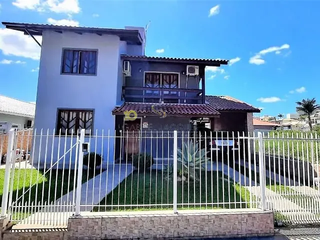 Casa com 360m² 3 quartos e 4 banheiros, à venda, no bairro Cidade Universitária Pedra Branca em Palhoça