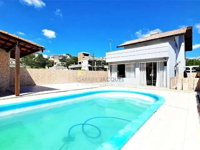 Casa com 360m² 3 quartos e 4 banheiros, à venda, no bairro Cidade Universitária Pedra Branca em Palhoça
