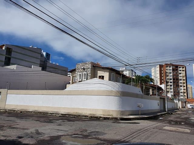 Casa com 487m² 5 quartos e 4 banheiros, à venda, no bairro Suíssa em Aracaju
