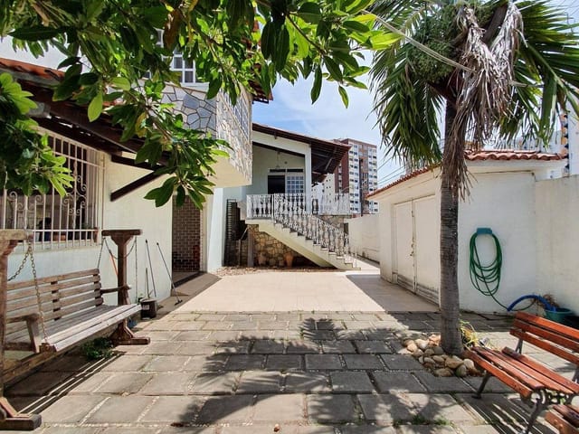 Casa com 487m² 5 quartos e 4 banheiros, à venda, no bairro Suíssa em Aracaju