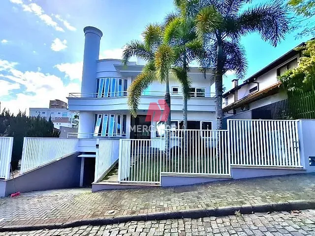 Casa com 431m² 3 quartos e 5 banheiros, à venda, no bairro Vila Nova em Blumenau
