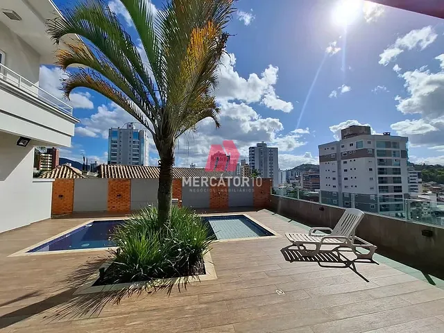 Casa com 431m² 3 quartos e 5 banheiros, à venda, no bairro Vila Nova em Blumenau