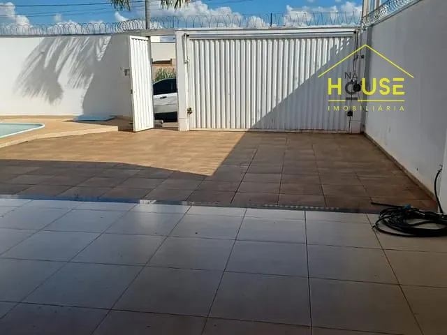 Casa com 261m², à venda, no bairro Jardim Vitória em Fernandópolis