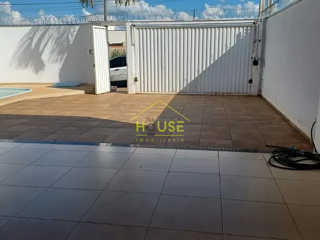 Casa com 261m², à venda, no bairro Jardim Vitória em Fernandópolis