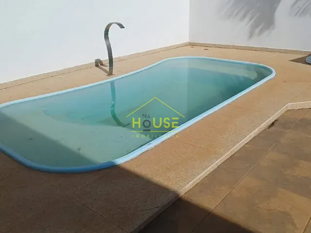 Casa com 261m², à venda, no bairro Jardim Vitória em Fernandópolis
