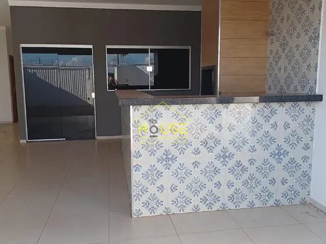 Casa com 261m², à venda, no bairro Jardim Vitória em Fernandópolis