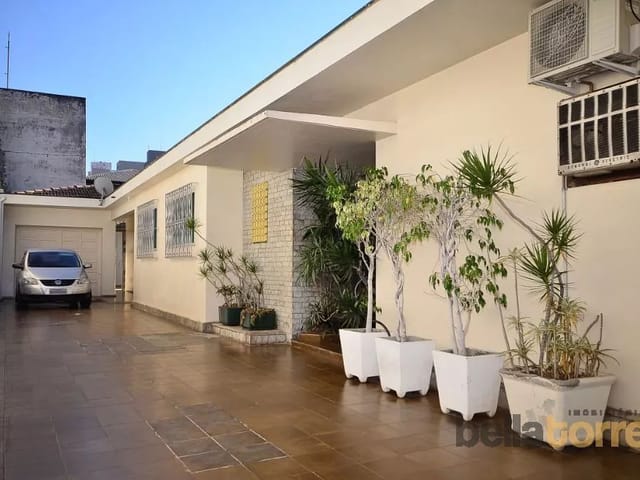 Prédio com 556m² 4 quartos e 5 banheiros, à venda, no bairro Centro em Curitiba